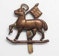 WW2 THE QUEENS ROYAL REGIMENT CAP BADGE